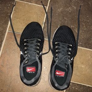 Women’s size 8 Nike tennis shoes